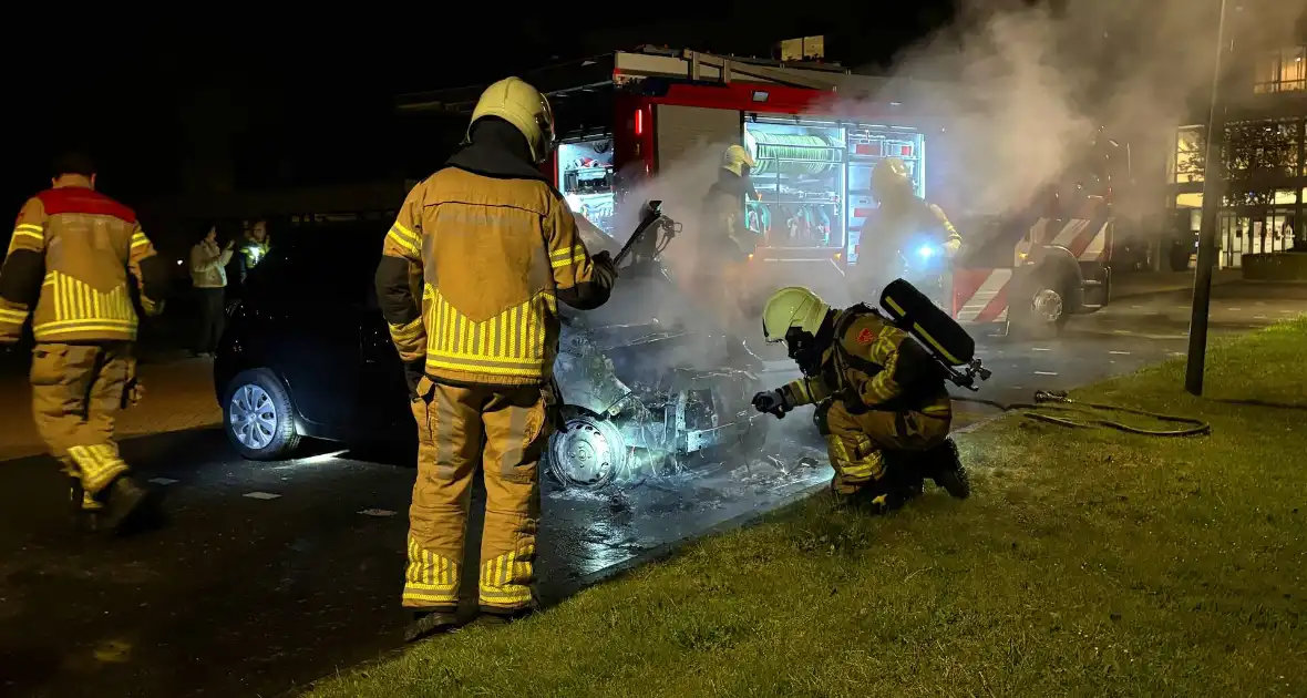 Onderzoek naar oorzaak van autobrand - Foto 5