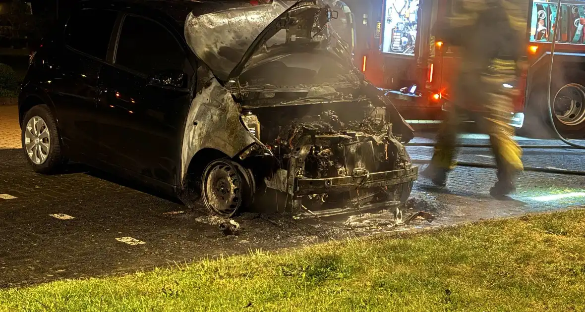 Onderzoek naar oorzaak van autobrand - Foto 6