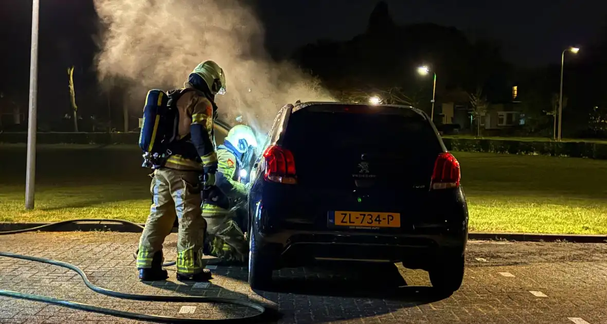 Onderzoek naar oorzaak van autobrand - Foto 7