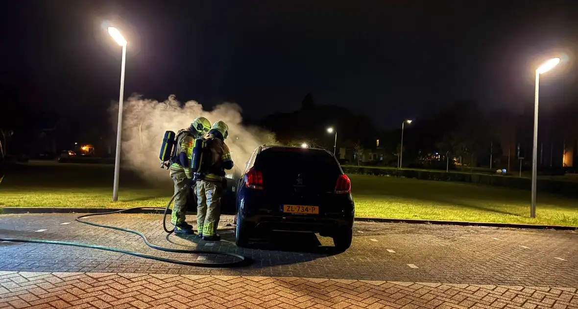Onderzoek naar oorzaak van autobrand - Foto 8