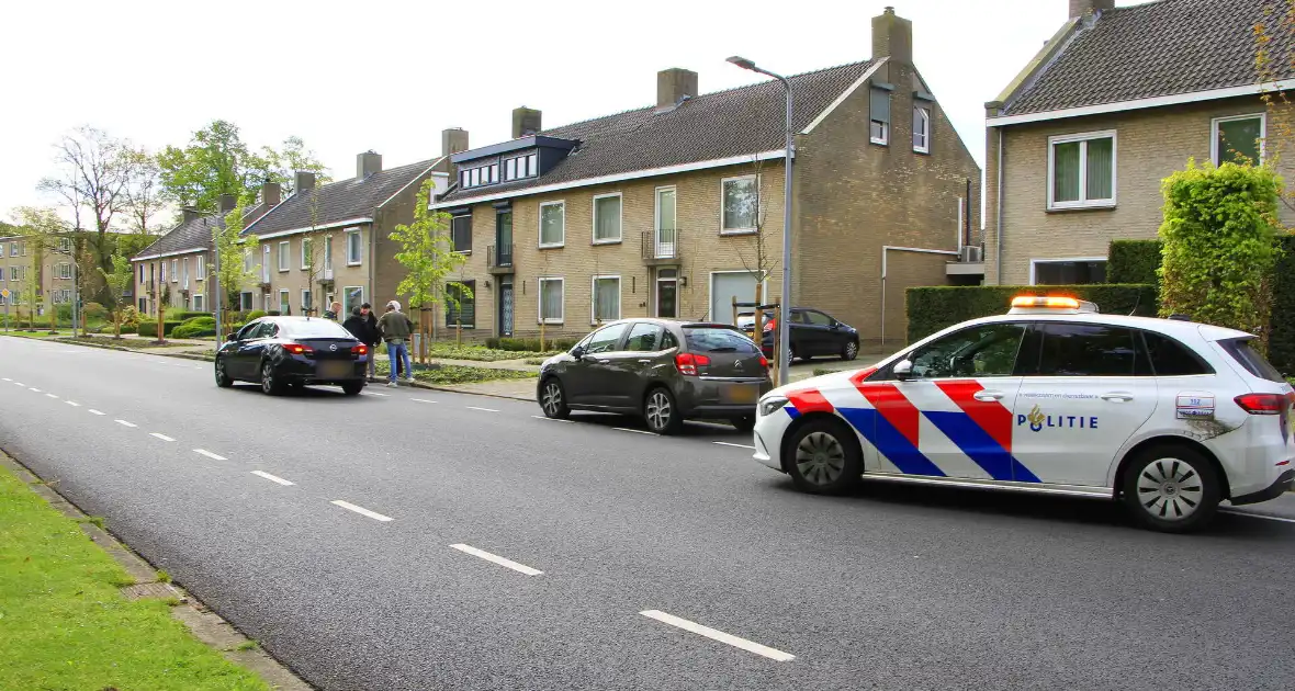 Fatbiker klapt achterop auto - Foto 6
