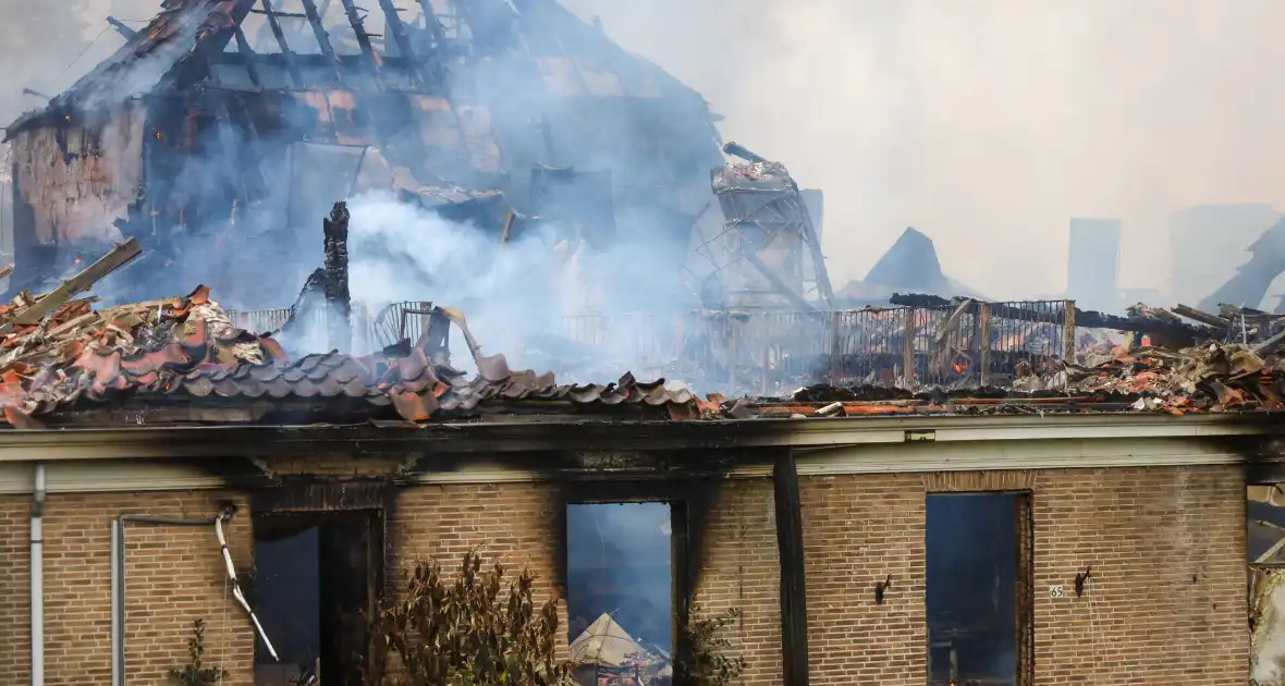 Grote brand legt wereldkeuken plat - Foto 2