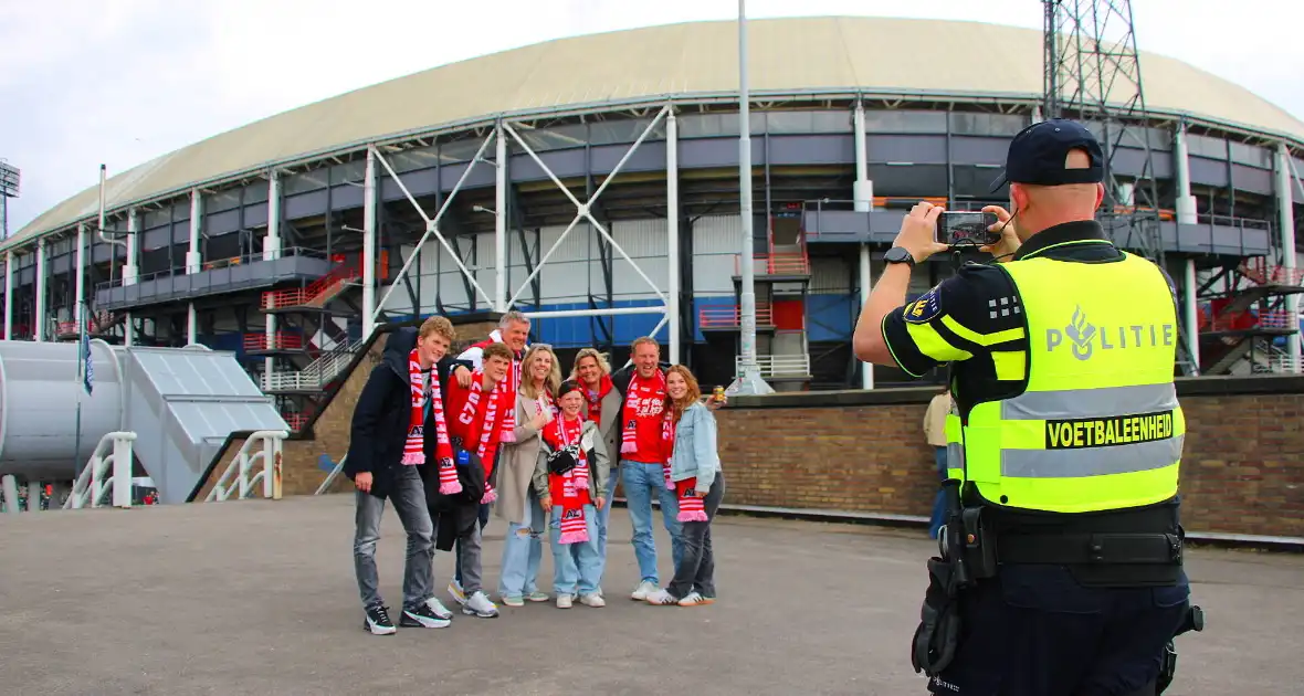 Spanning bij supporters voor bekerfinale - Foto 1