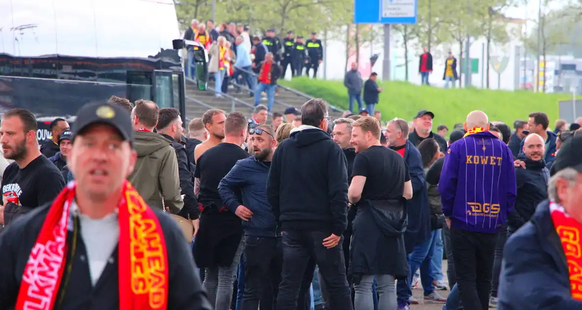 Spanning bij supporters voor bekerfinale - Foto 12