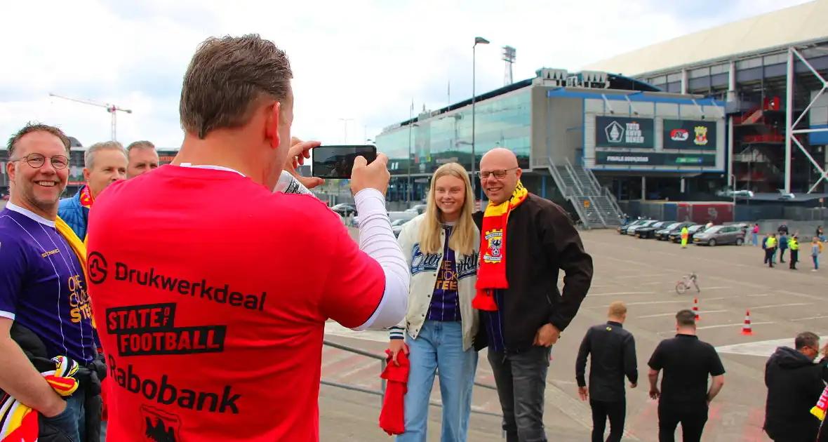 Spanning bij supporters voor bekerfinale - Foto 6