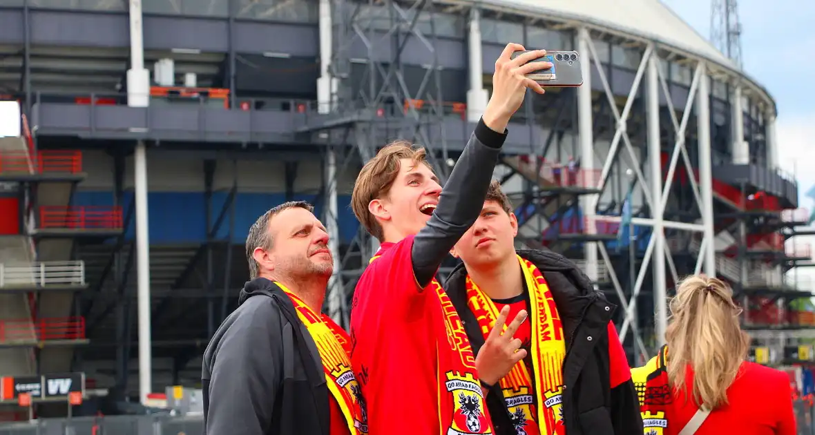 Spanning bij supporters voor bekerfinale - Foto 8