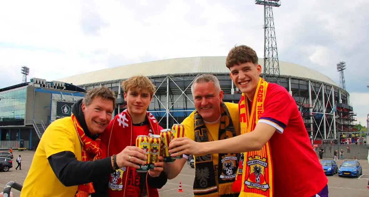 Spanning bij supporters voor bekerfinale - Foto 9