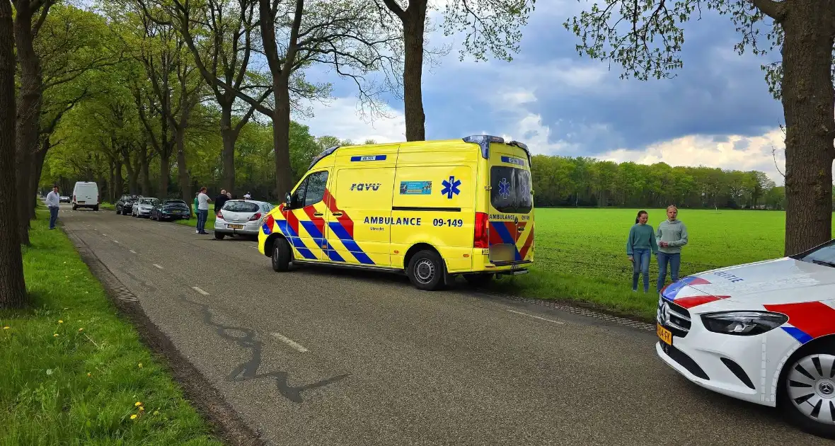 Automobilist knalt op boom - Foto 3