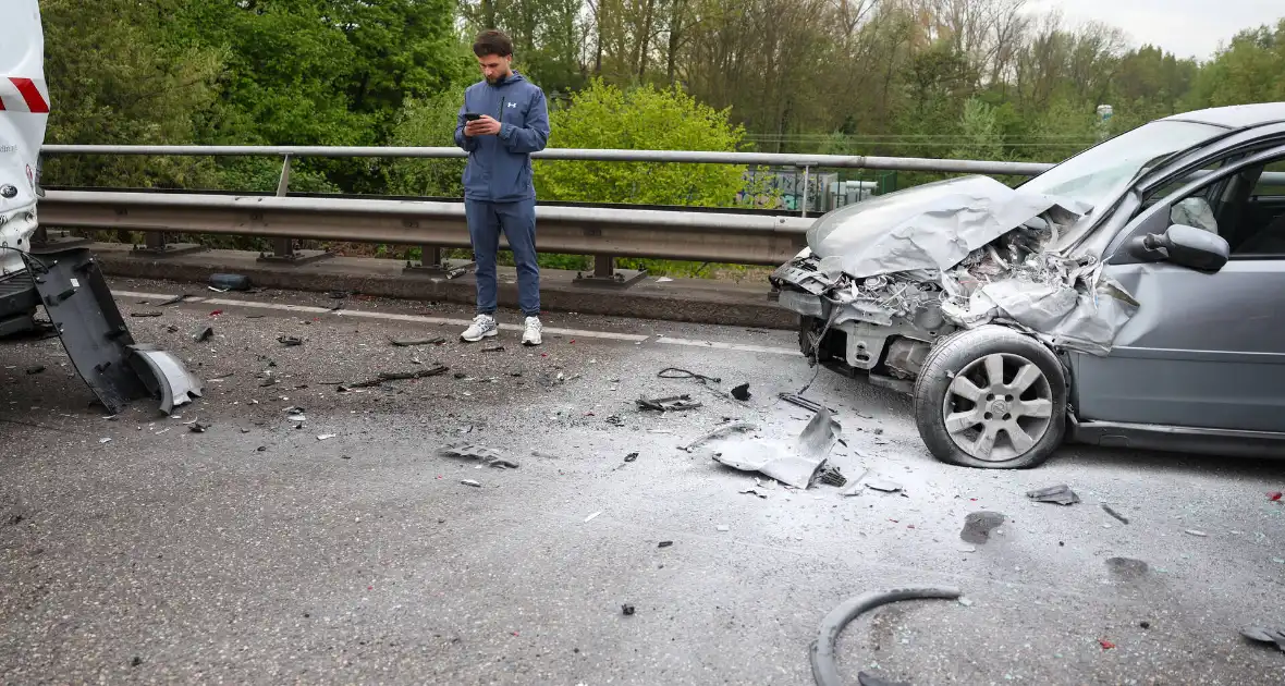 Ongeval op afrit - Foto 7