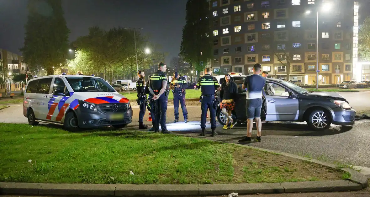 Dronken automobilist aangehouden na botsing tegen lantaarnpaal - Foto 10