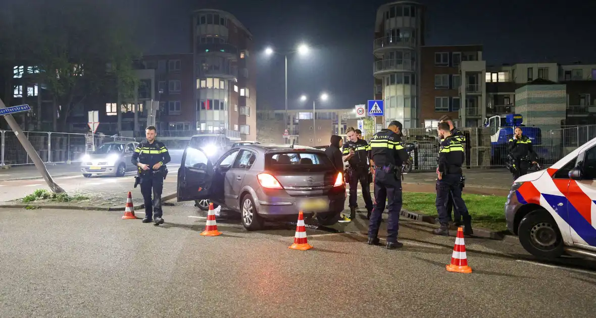 Dronken automobilist aangehouden na botsing tegen lantaarnpaal - Foto 2