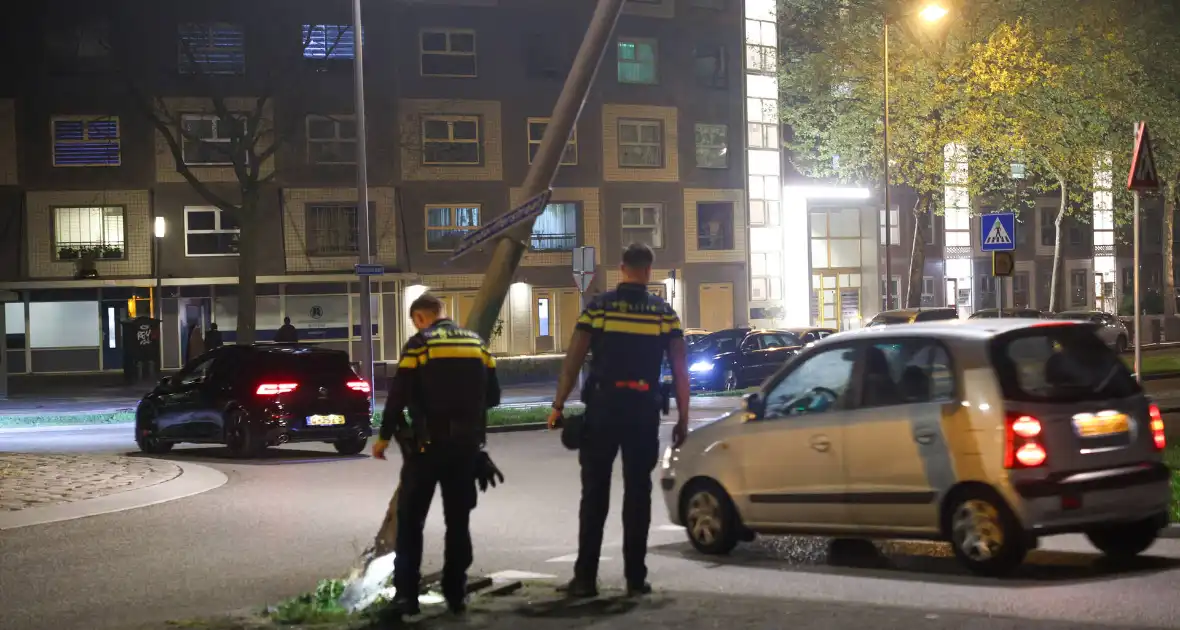 Dronken automobilist aangehouden na botsing tegen lantaarnpaal - Foto 6