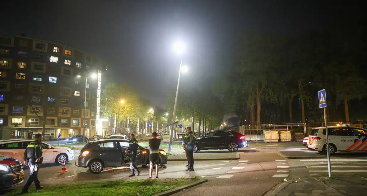 Dronken automobilist aangehouden na botsing tegen lantaarnpaal - Foto 8