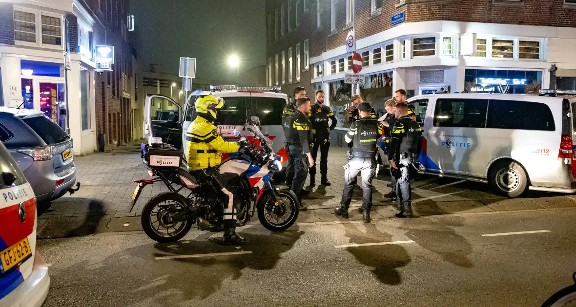 Politie valt woning binnen na melding vuurwapen - Foto 10