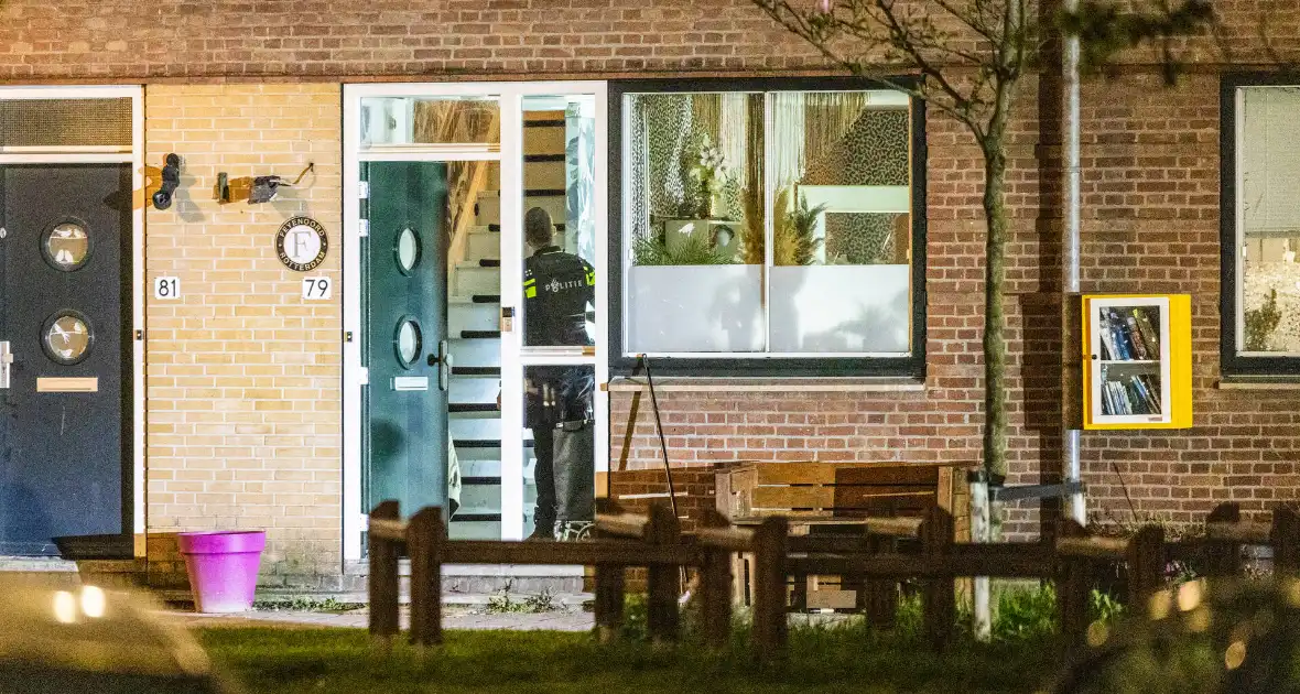 Politie valt woning binnen na melding vuurwapen - Foto 4