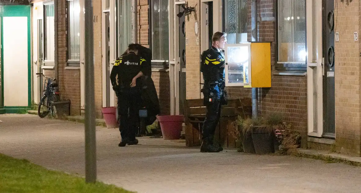 Politie valt woning binnen na melding vuurwapen - Foto 7