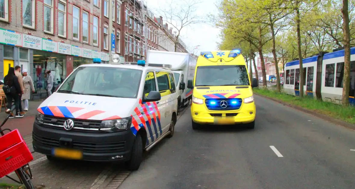 Scooterrijder botst tegen bestelbus - Foto 5