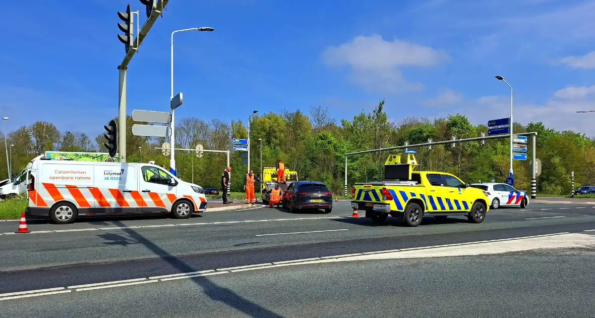 Politie botst tijdens achtervolgen van motorrijder - Foto 1