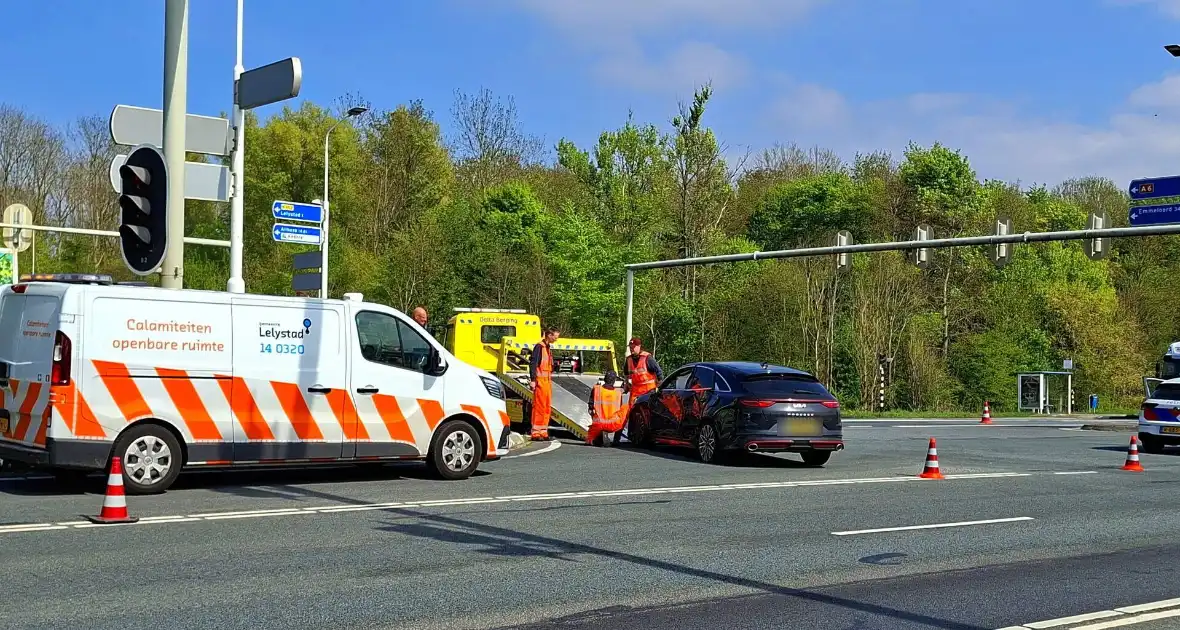 Politie botst tijdens achtervolgen van motorrijder - Foto 2