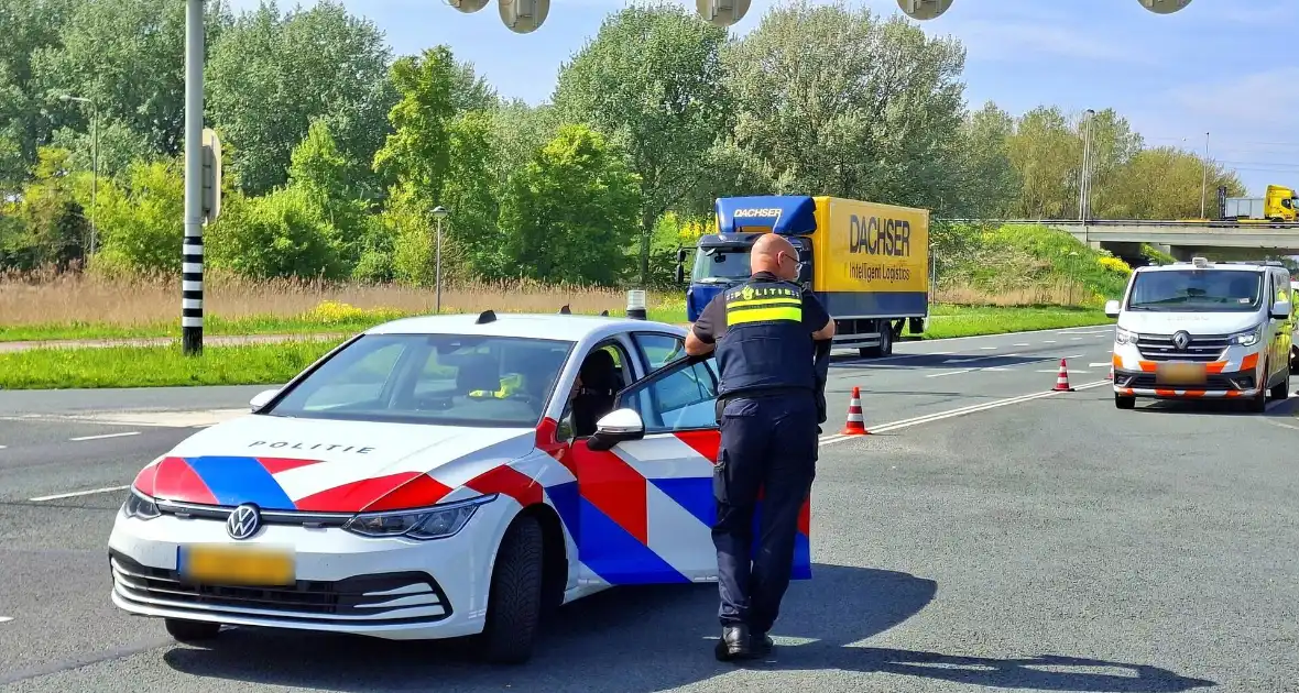 Politie botst tijdens achtervolgen van motorrijder - Foto 5