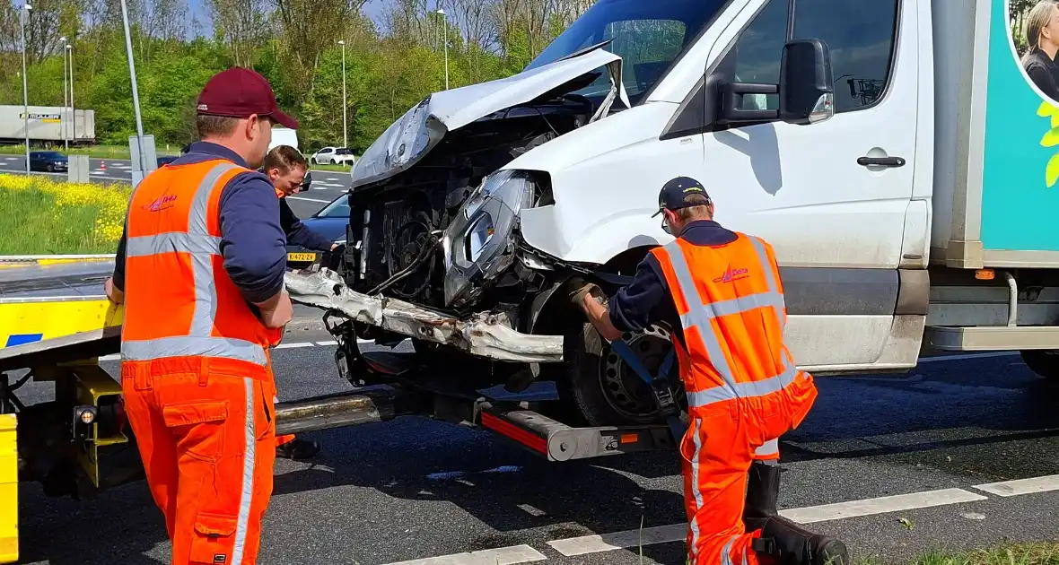 Politie botst tijdens achtervolgen van motorrijder - Foto 8