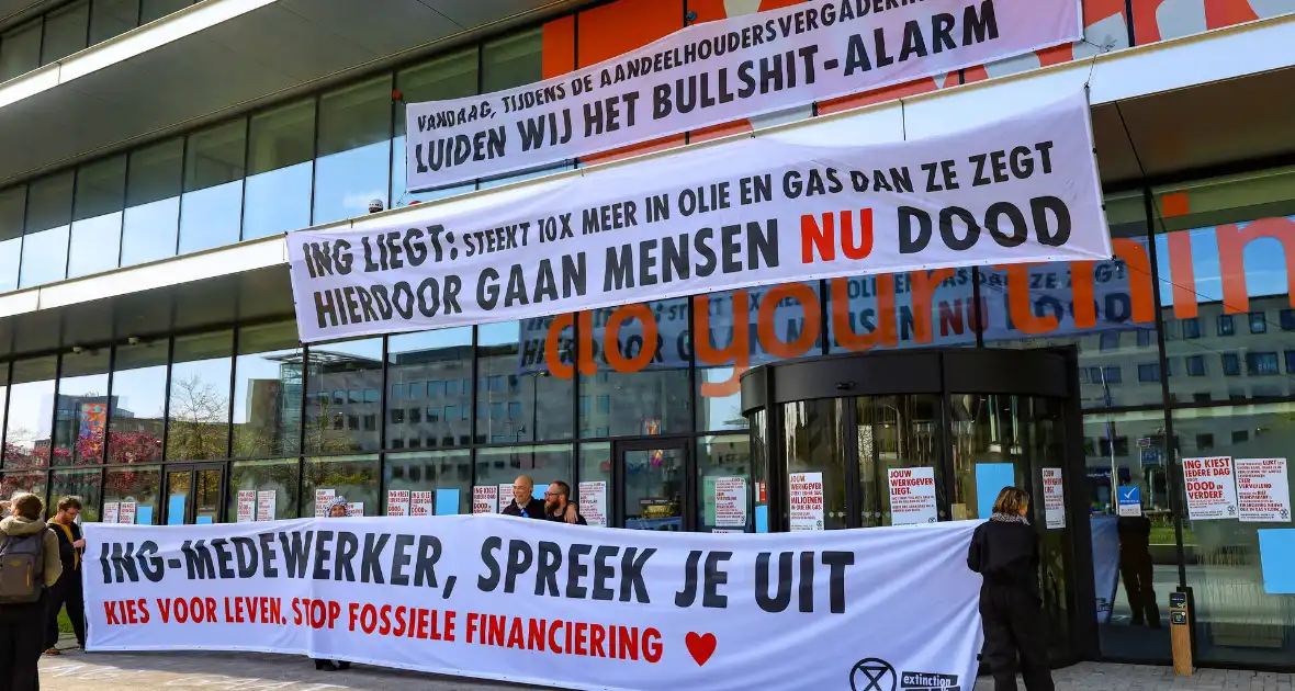 Demonstratie bij ING kantoorgebouw - Foto 3