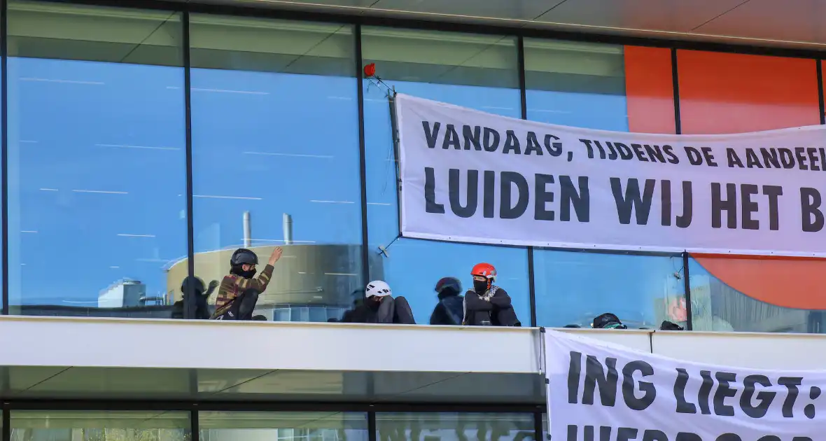 Demonstratie bij ING kantoorgebouw - Foto 4