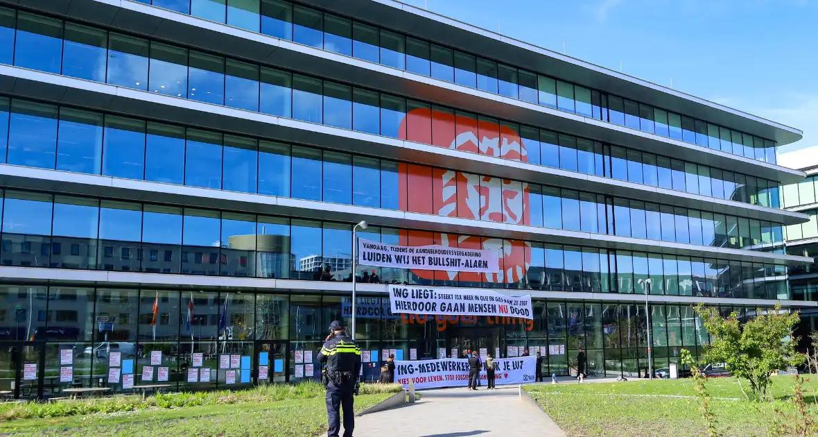 Demonstratie bij ING kantoorgebouw - Foto 5