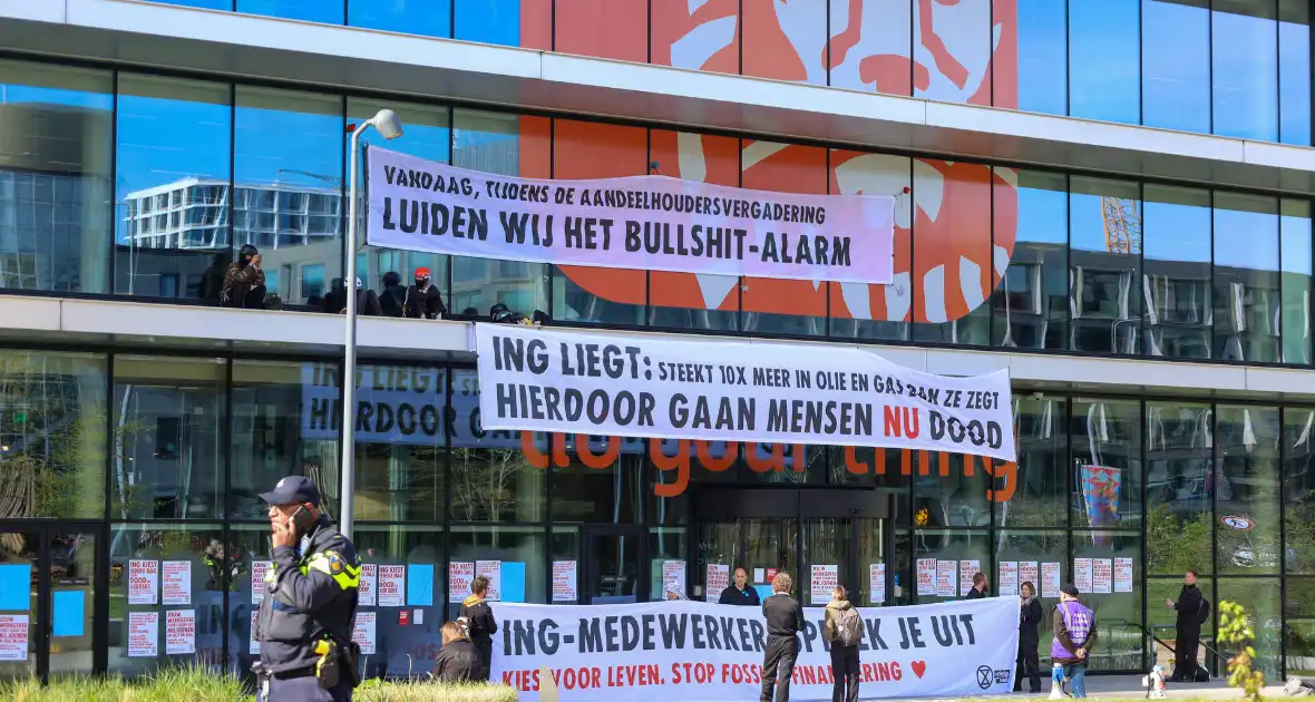 Demonstratie bij ING kantoorgebouw - Foto 6