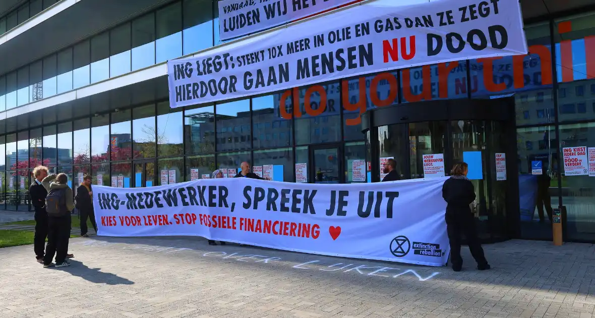 Demonstratie bij ING kantoorgebouw - Foto 8