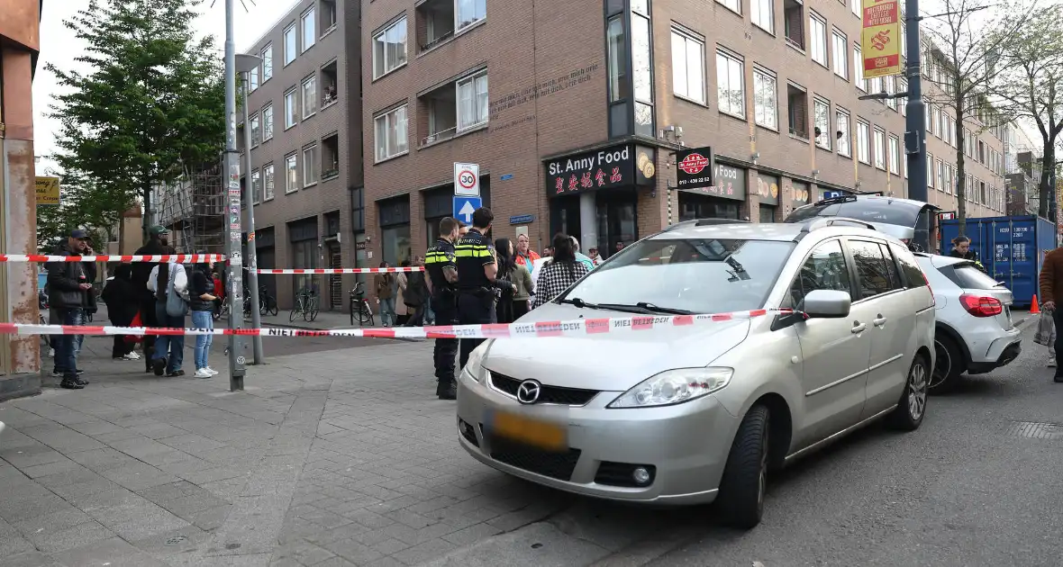 Persoon bekneld tussen twee voertuigen - Foto 10
