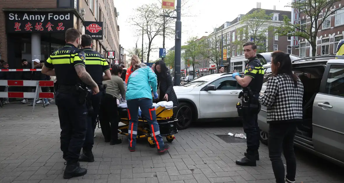 Persoon bekneld tussen twee voertuigen - Foto 5