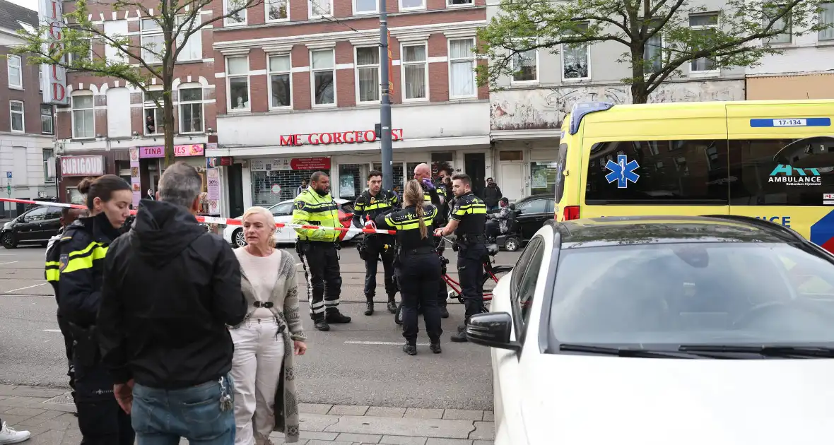 Persoon bekneld tussen twee voertuigen - Foto 6