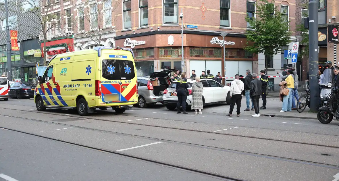 Persoon bekneld tussen twee voertuigen - Foto 7