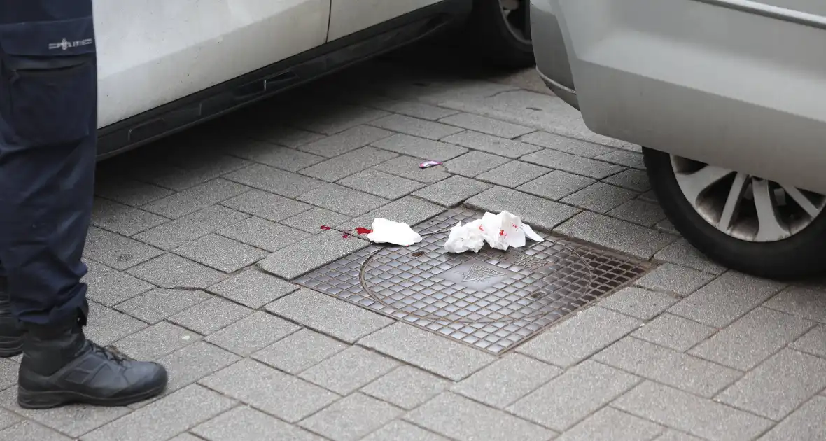 Persoon bekneld tussen twee voertuigen - Foto 9