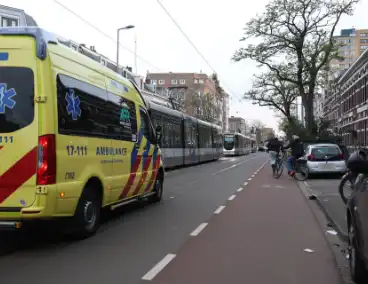 Motorrijder rijdt fietser aan en gaat ervandoor