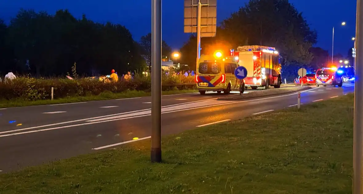 Eenzijdig ongeval auto belandt op fietspad