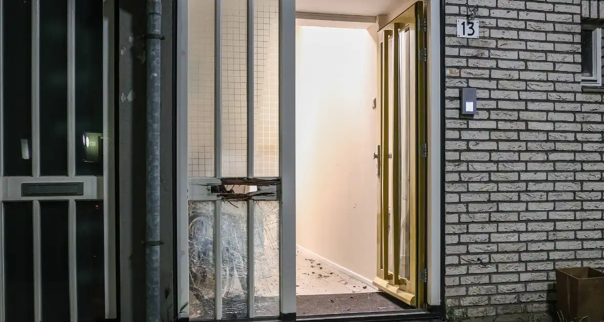 Explosie bij brievenbus woning