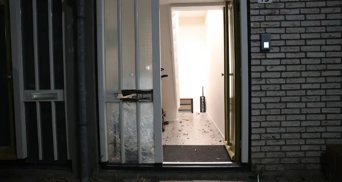 Explosie bij brievenbus woning - Foto 10