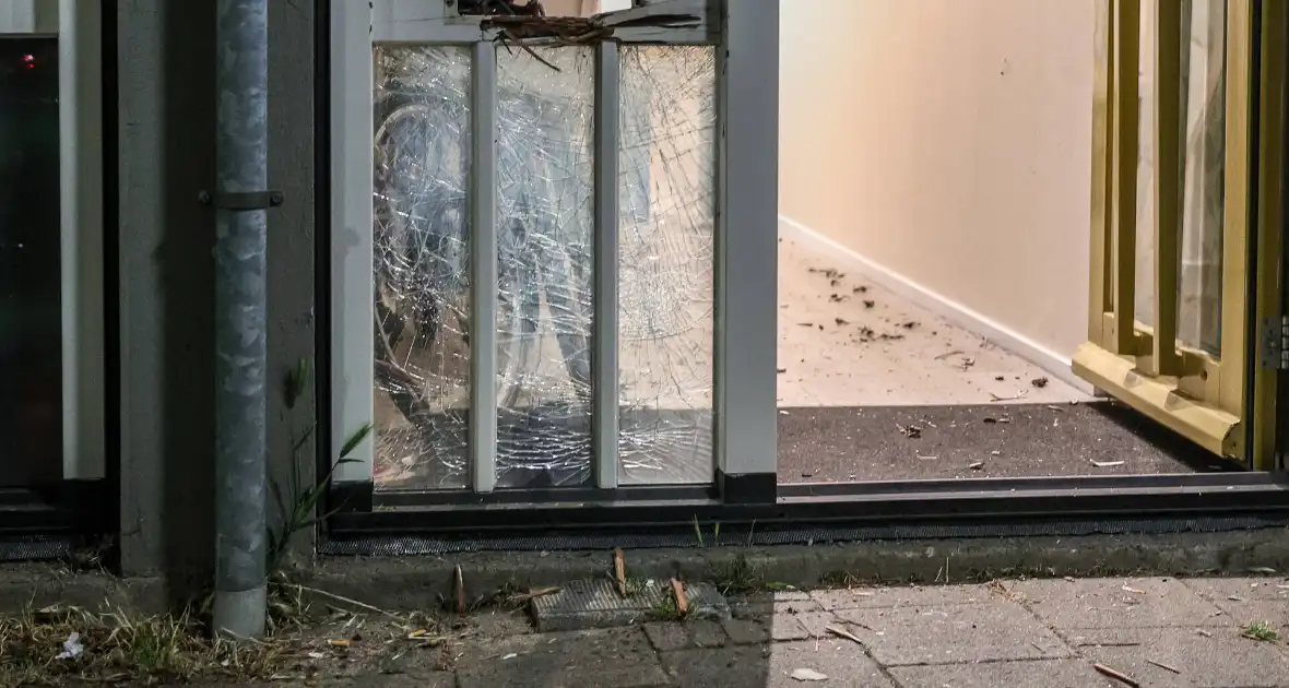 Explosie bij brievenbus woning - Foto 2