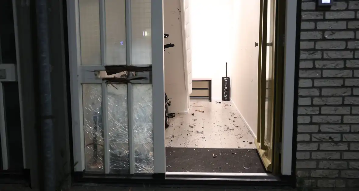 Explosie bij brievenbus woning - Foto 3