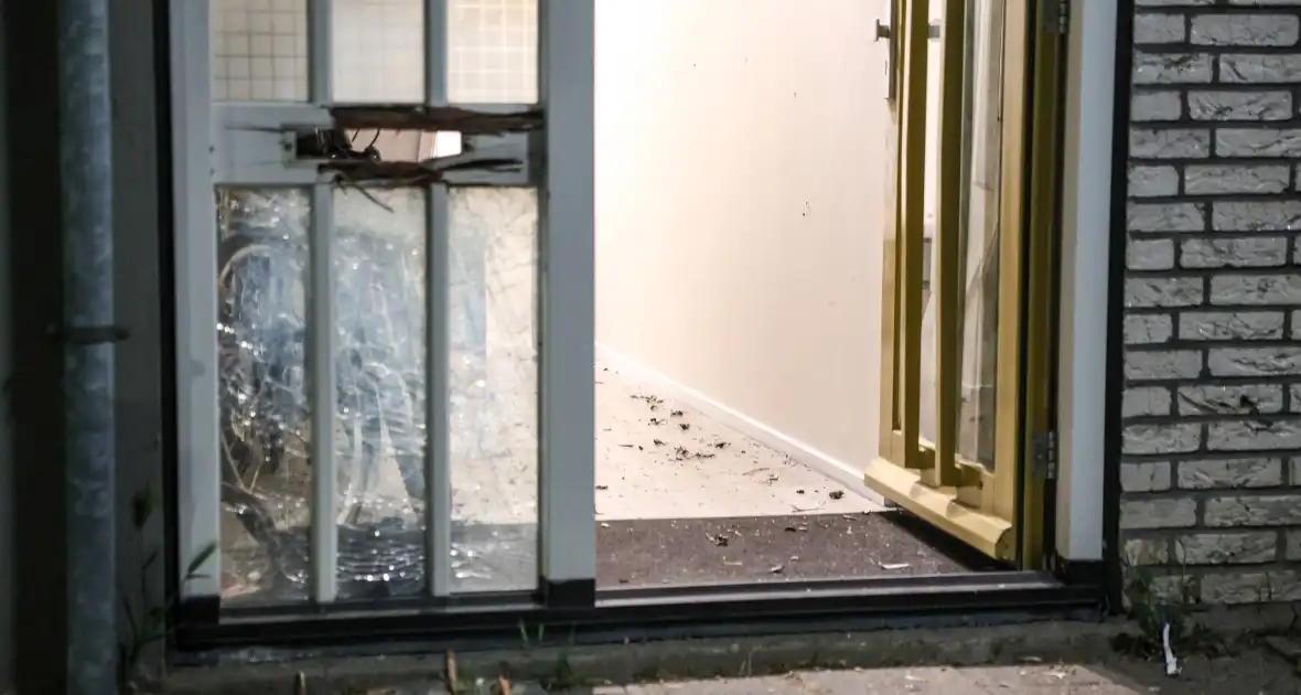 Explosie bij brievenbus woning - Foto 8
