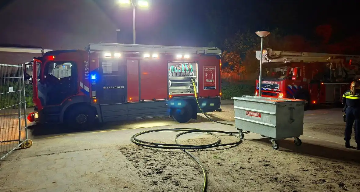 Brandweer druk met meerdere afval branden - Foto 1