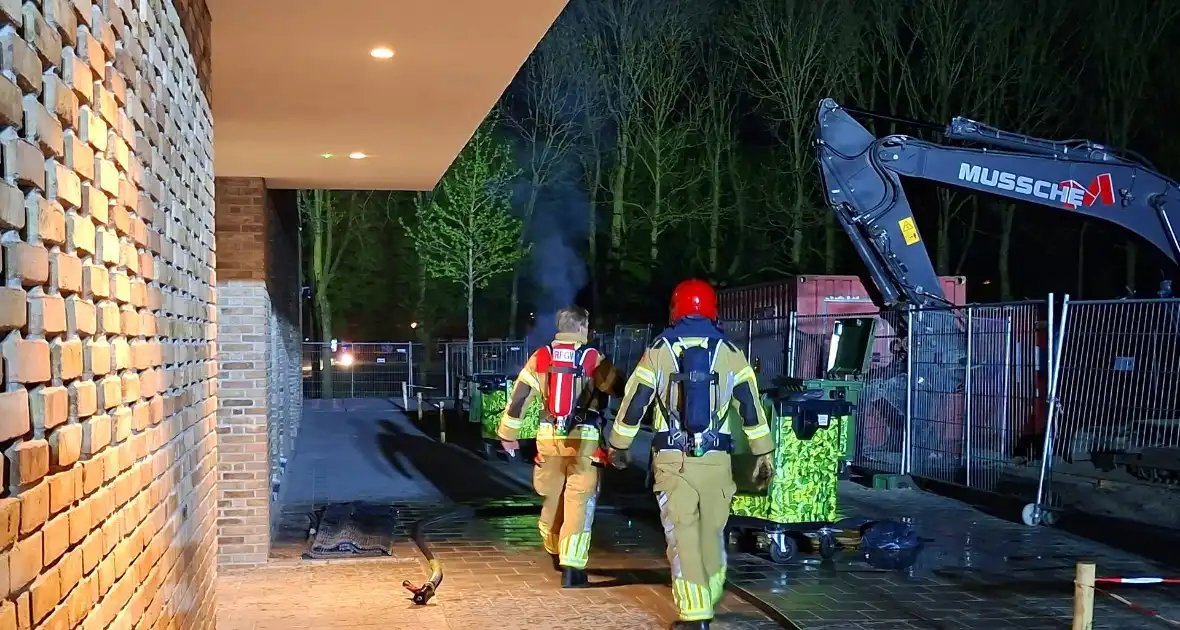 Brandweer druk met meerdere afval branden - Foto 2