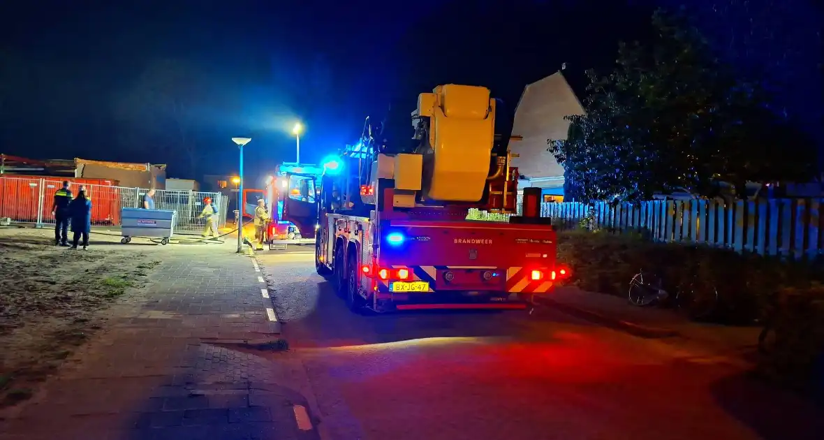 Brandweer druk met meerdere afval branden - Foto 3