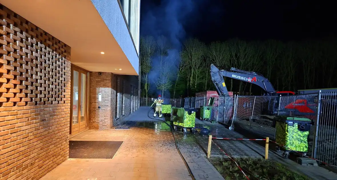 Brandweer druk met meerdere afval branden - Foto 4