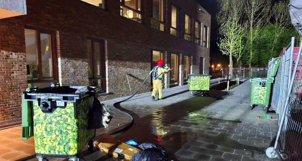Brandweer druk met meerdere afval branden - Foto 5