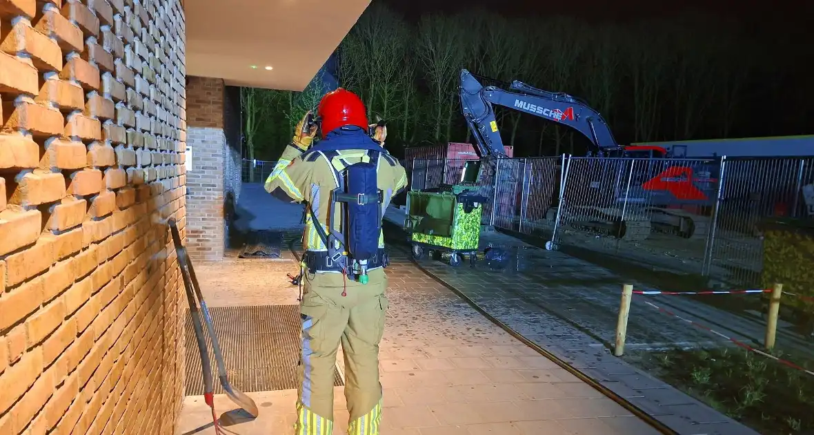 Brandweer druk met meerdere afval branden - Foto 7