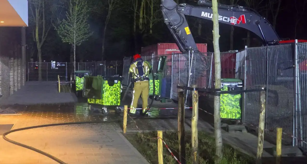 Brandweer druk met meerdere afval branden - Foto 8