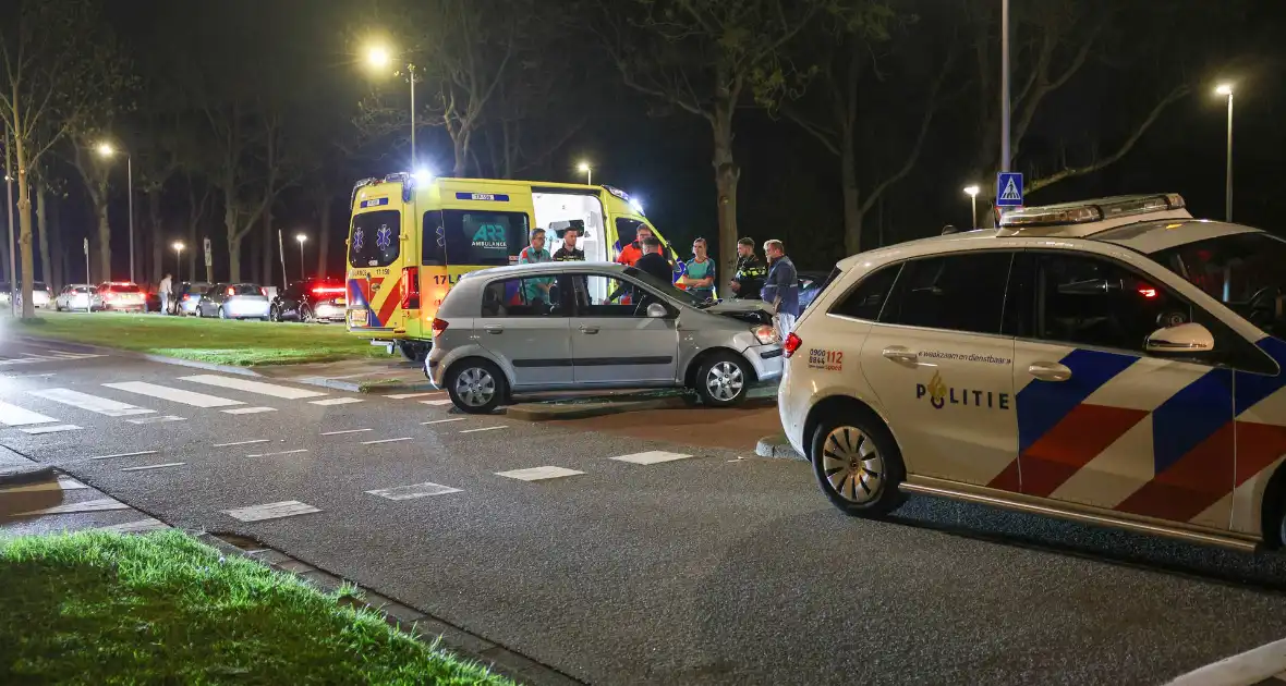Kop-staart aanrijding tussen auto's - Foto 1